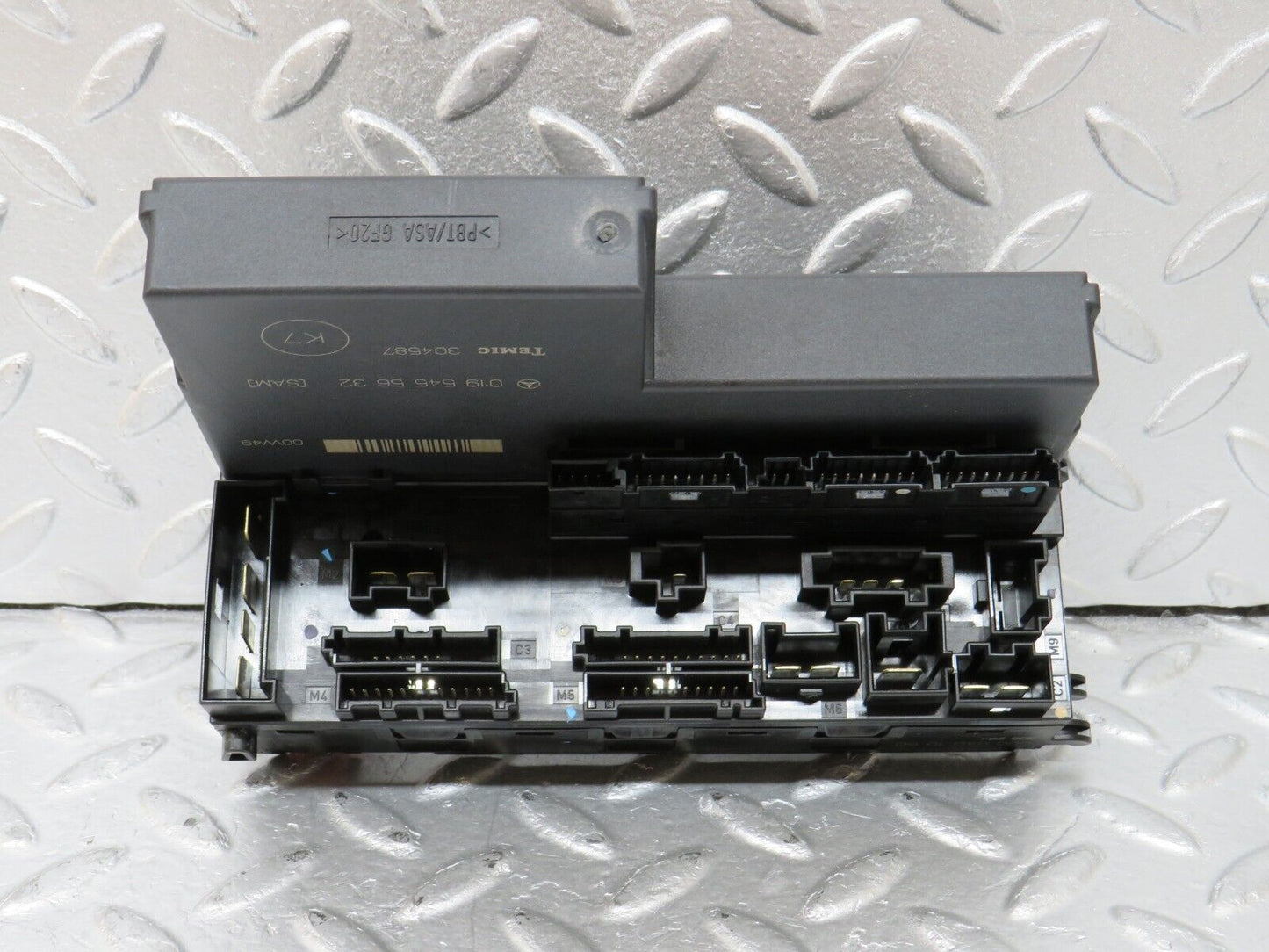34847 Mercedes-Benz W210 320E Relay Box Fuse Box 0195455632 0005401050
