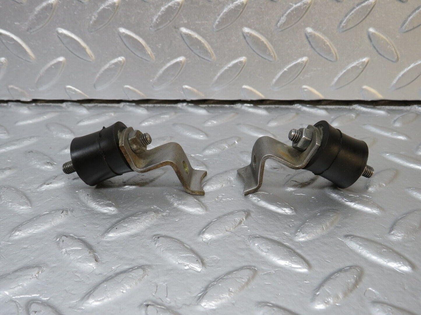 40038 Mercedes-Benz R107 350SL Coupe Air Filter Box Housing Holder 2x