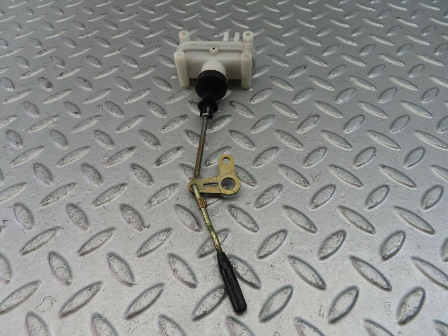 10361 Mercedes-Benz W201 190E Door Lock Vacuum Actuator Rear Right 2018050590