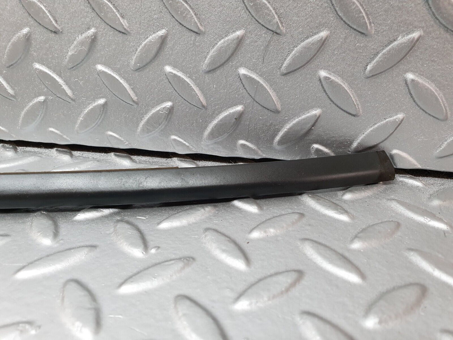 41717 Mercedes-Benz W124 200E Front Windscreen Top Moulding Trim
