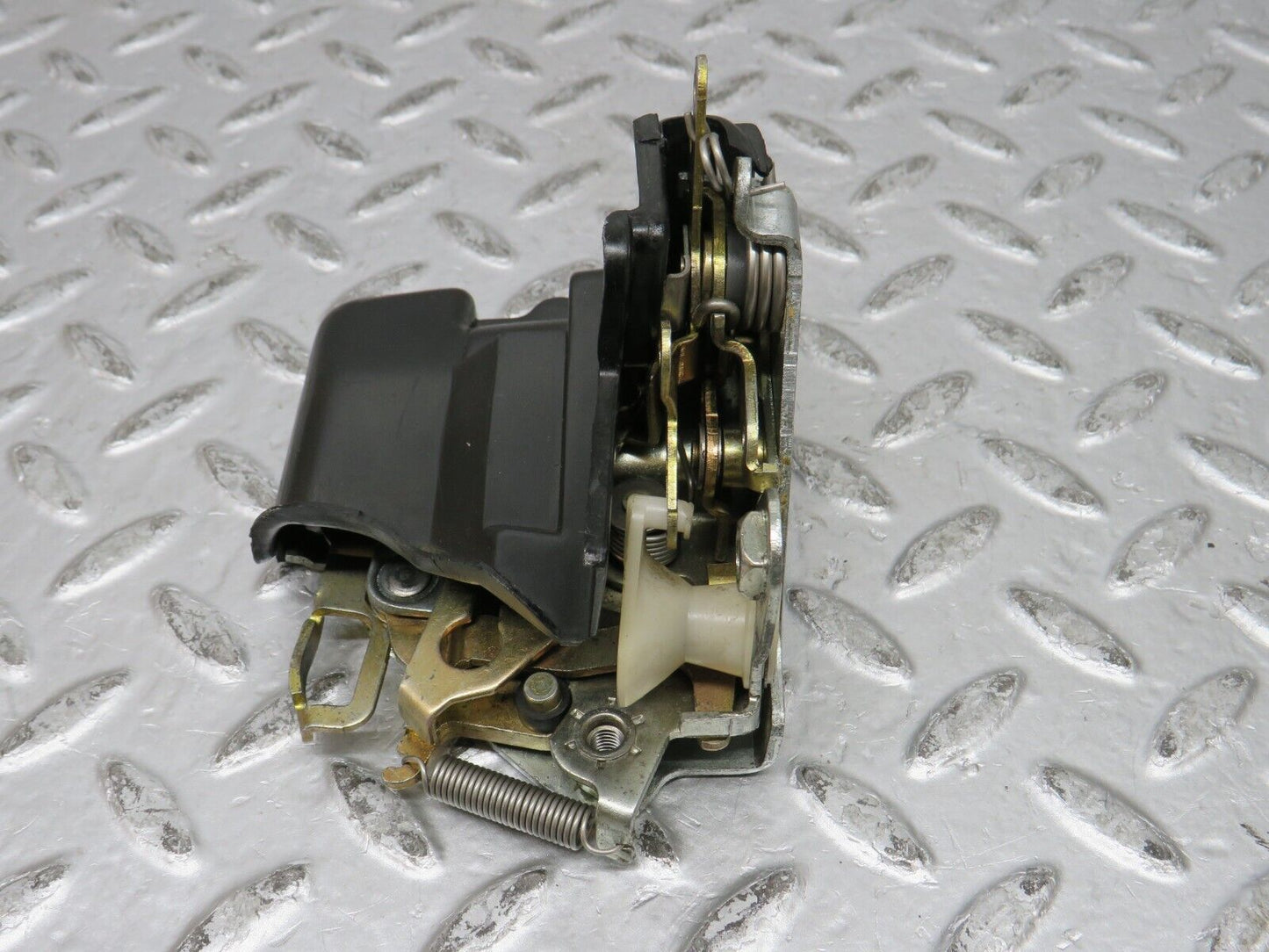 32141 Mercedes-Benz W123 230E Front Right Door Lock Mechanism 1237230208