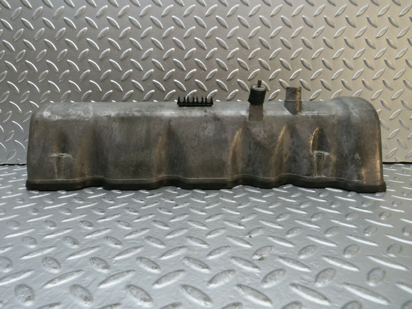 22818 Mercedes-Benz C107 450SLC Cylinder Head Valve Cover Left 1160163205