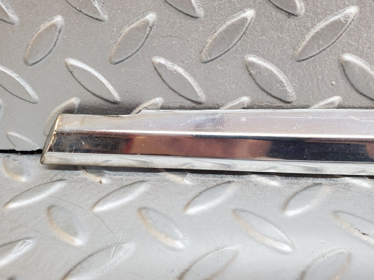 45810 Mercedes-Benz W126 420SE Rear Right Door Chrome Moulding Trim