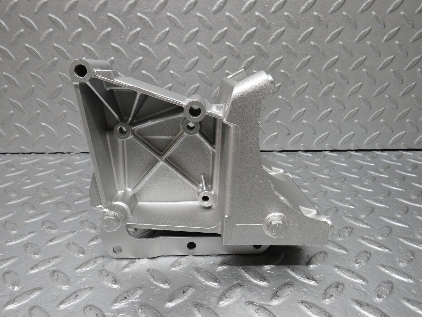 39608 Mercedes-Benz R129 320SL Coupe AC Air Con Compressor Mount Bracket 1042360030