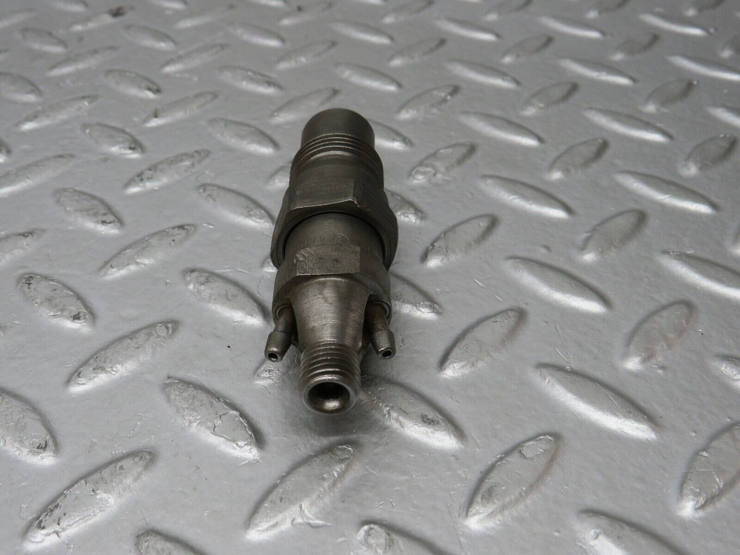 32901 Mercedes-Benz W123 300D Fuel Injector Bosch KCA30S35/4