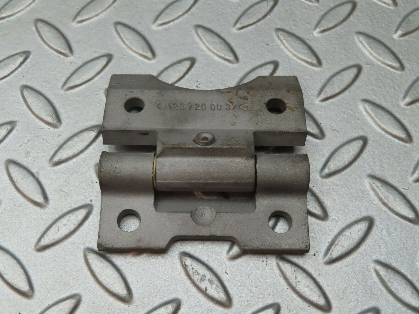 4157 Mercedes-Benz C123 230CE Coupe Door Hinge 1237200037