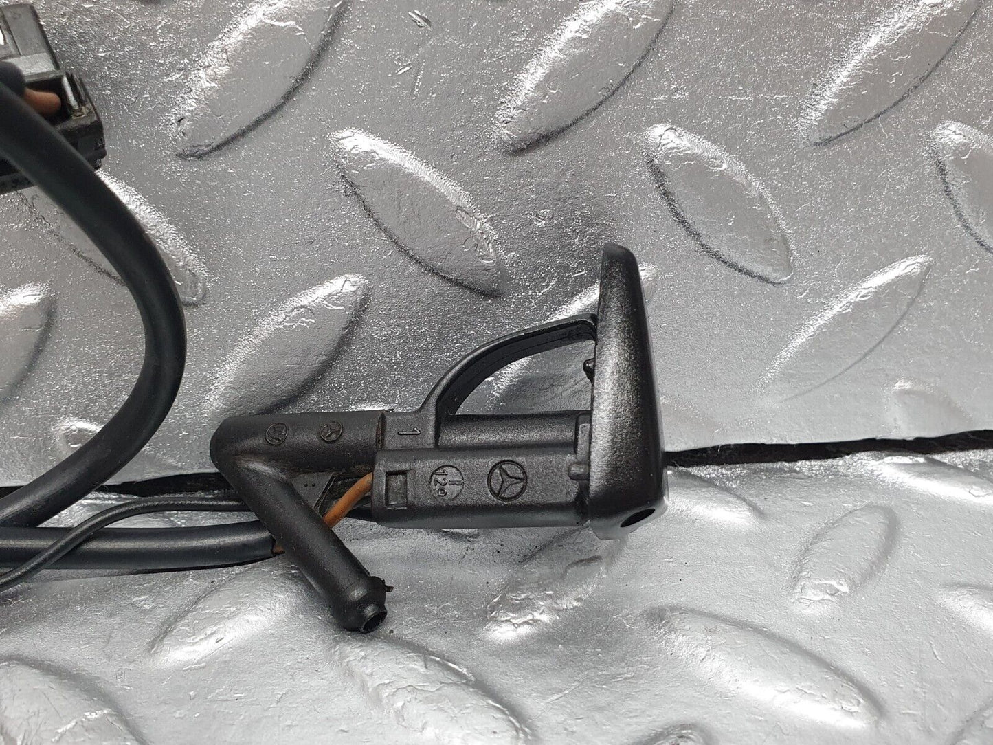 42367 Mercedes-Benz R129 320SL Coupe Windscreen Washer Nozzle