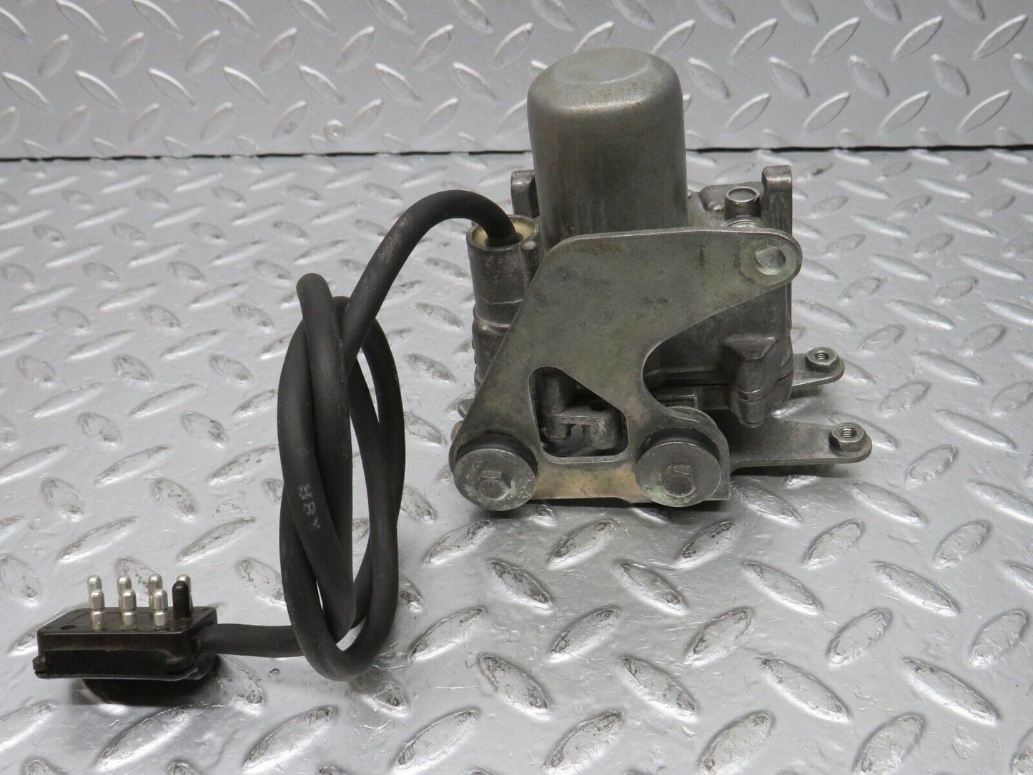 32713 Mercedes-Benz S124 300TE Wagon Cruise Control Actuator 0025458632