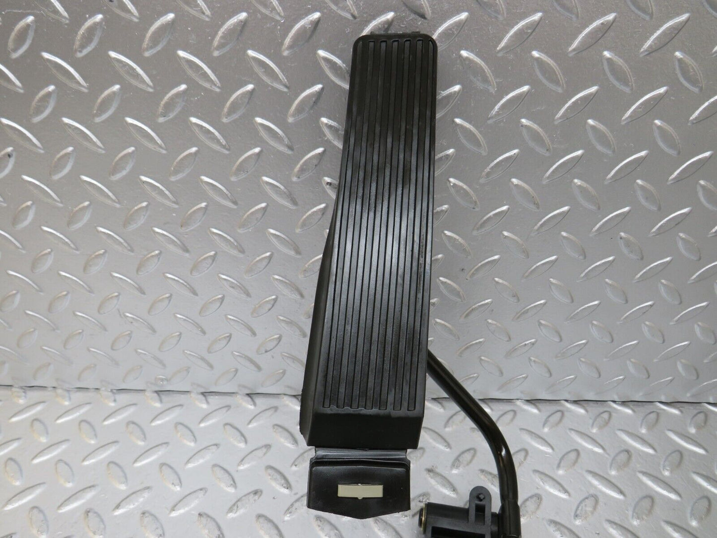 25806 Mercedes-Benz W124 280E Accelerator Pedal With Rubber 1233010082