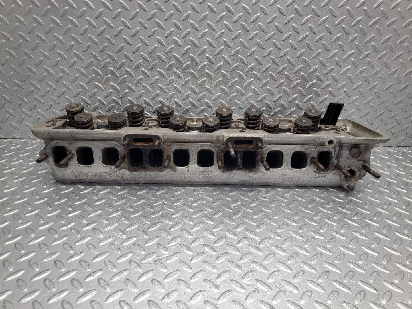 W112 cylinder head used OEM