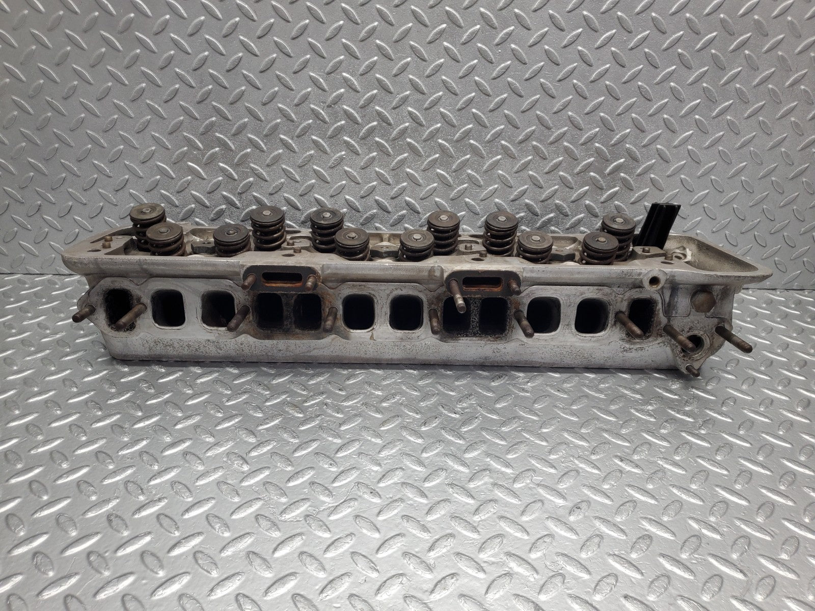 W112 cylinder head used OEM