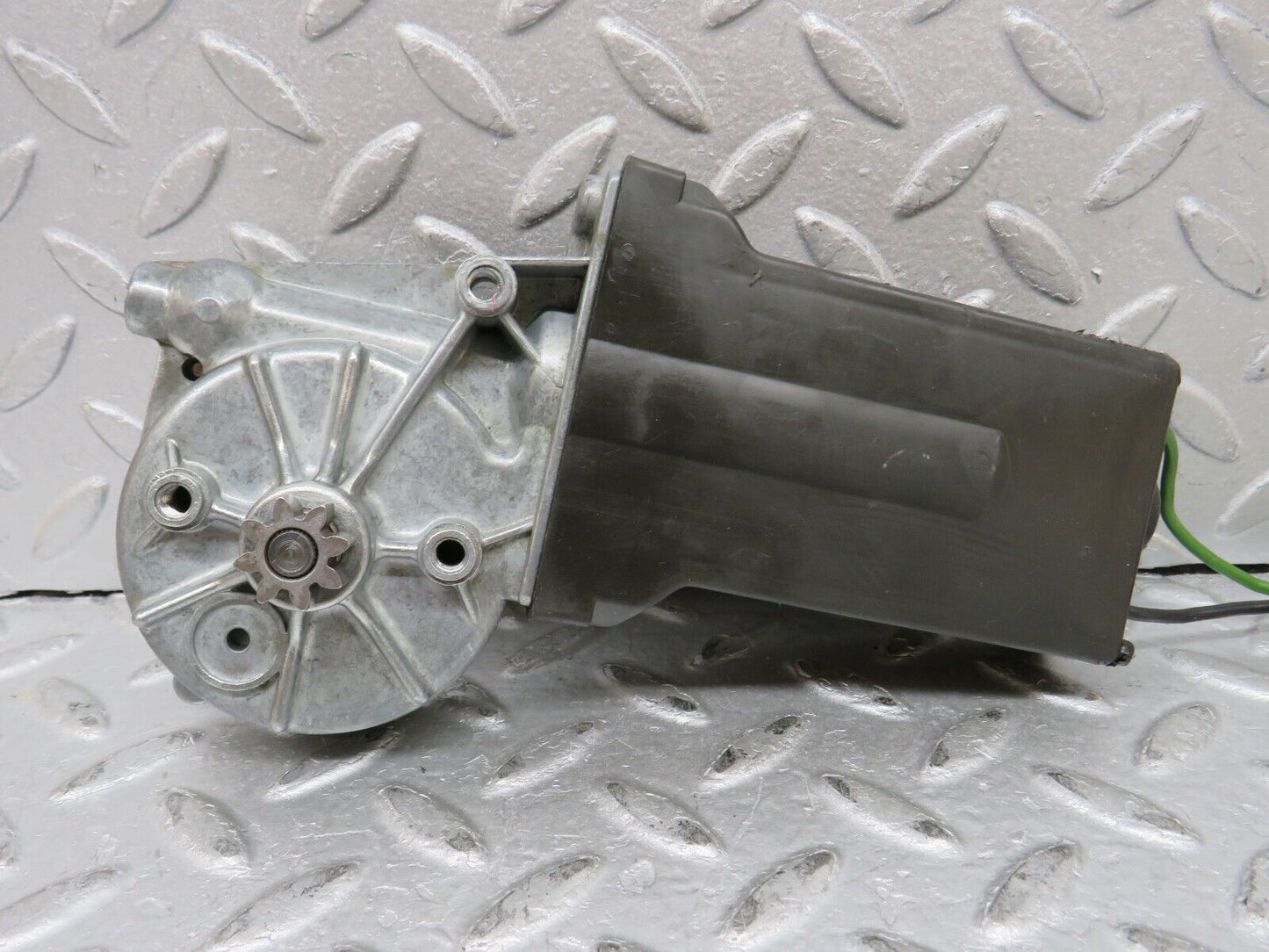 37420 Mercedes-Benz W109 300SEL Rear Left Window Regulator Motor Bosch 0132001101