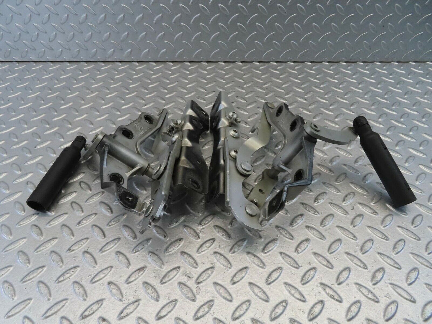 11204 Mercedes-Benz W221 S320 Bonnet Hinge Left And Right