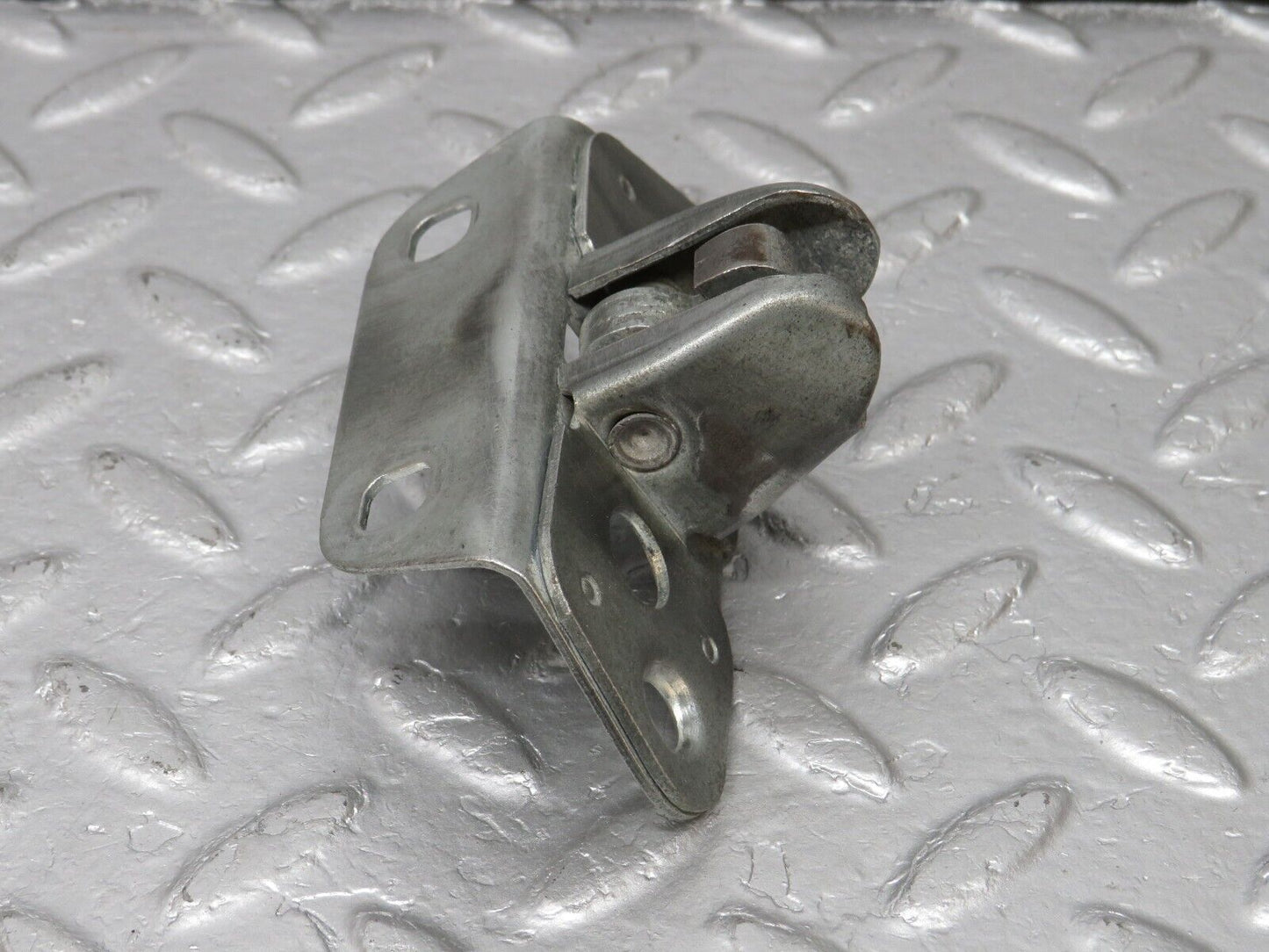 40290 Mercedes-Benz W110 230 Trunk Lock Latch