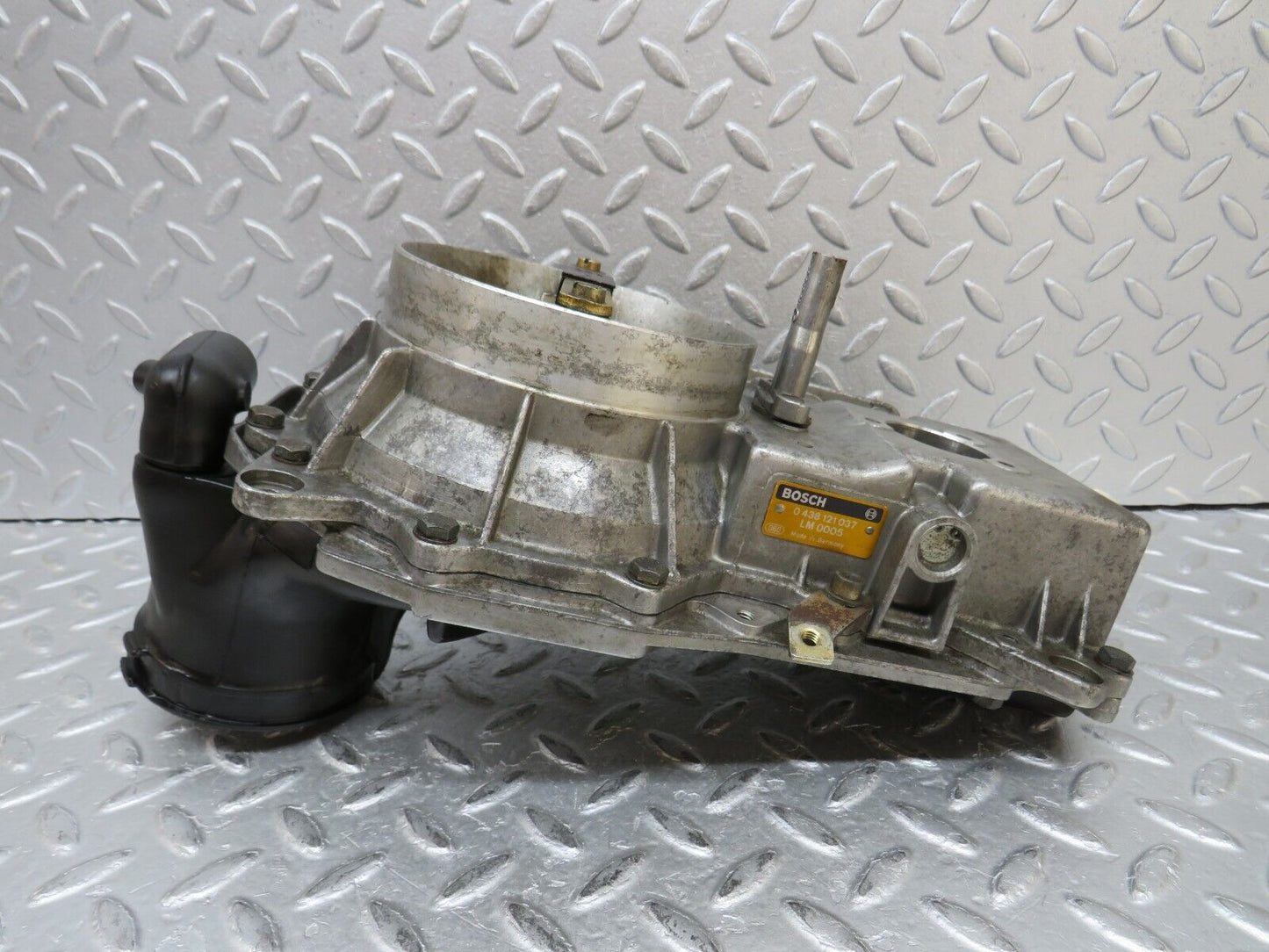 37118 Mercedes-Benz C126 420SEC Coupe Air Flow Mass Meter Sensor 0438121037