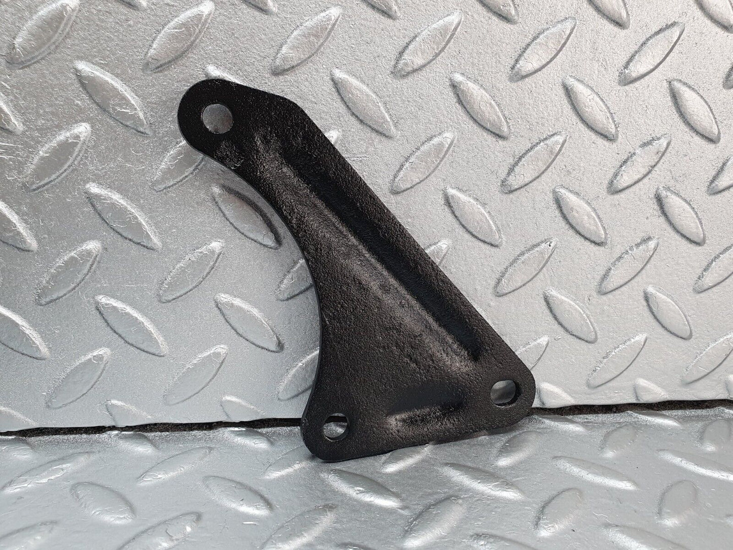 43723 Mercedes-Benz C126 380SEC Coupe Air Condition Compressor Mount Bracket