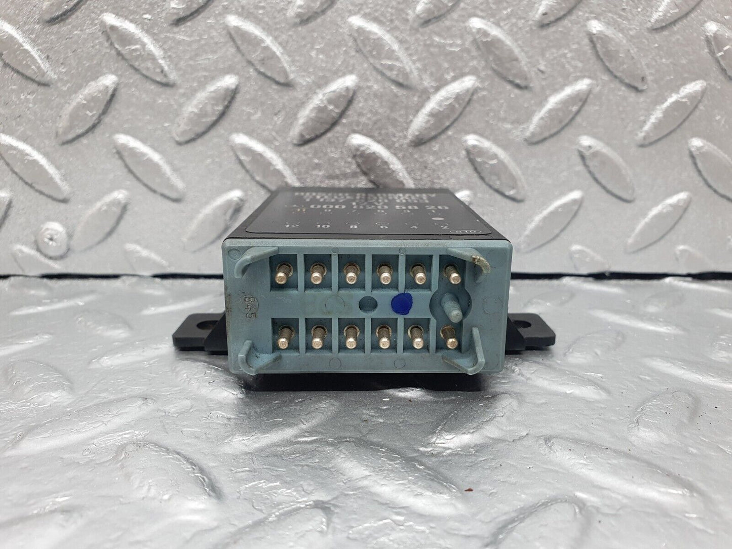 43521 Mercedes-Benz C126 380SEC Coupe Seat Belt Presenter Relay 0008205826