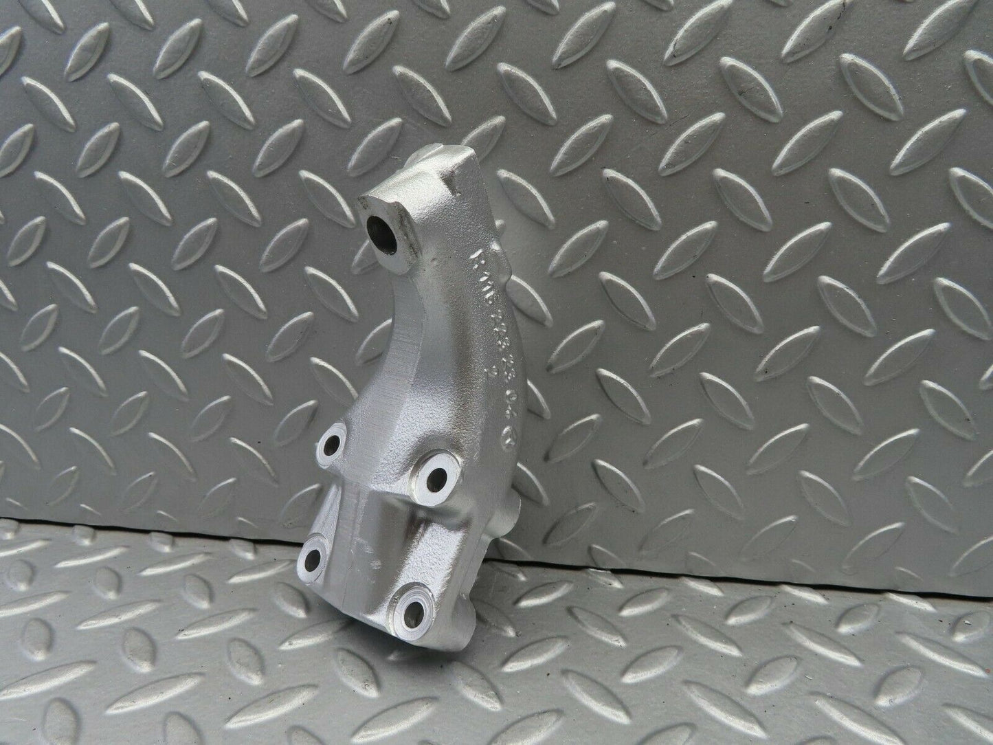 7064 Mercedes-Benz C107 350SLC Coupe Engine Mount Bracket Right Side 1162232304