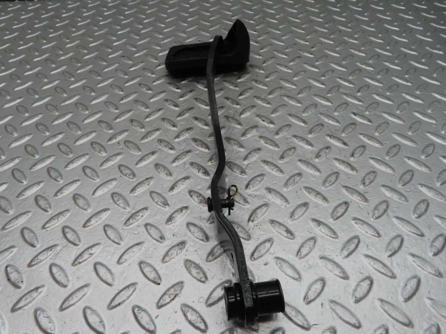 7020 Mercedes-Benz W123 230E Brake Pedal 1232910082
