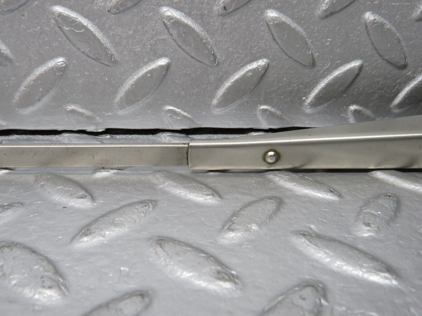 39105 Mercedes-Benz R107 500SL Windscreen Wiper Arm Right Side
