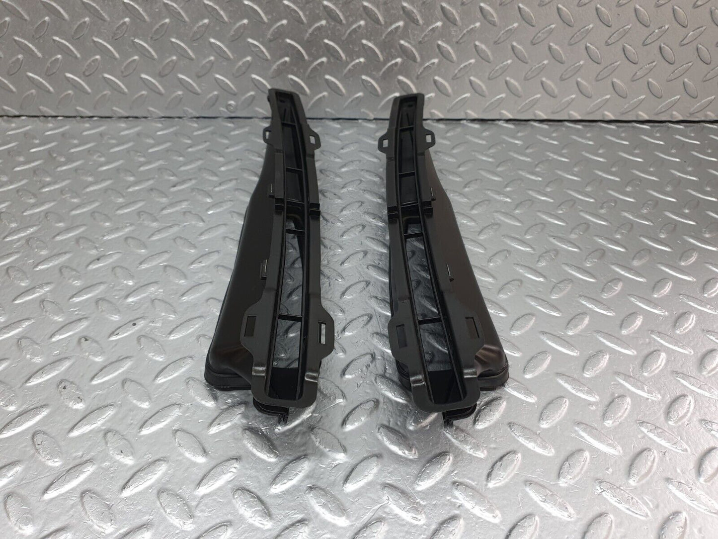 42325 Mercedes-Benz R129 320SL Coupe Dashboard Air Vent Duct 1298300119 1298300219