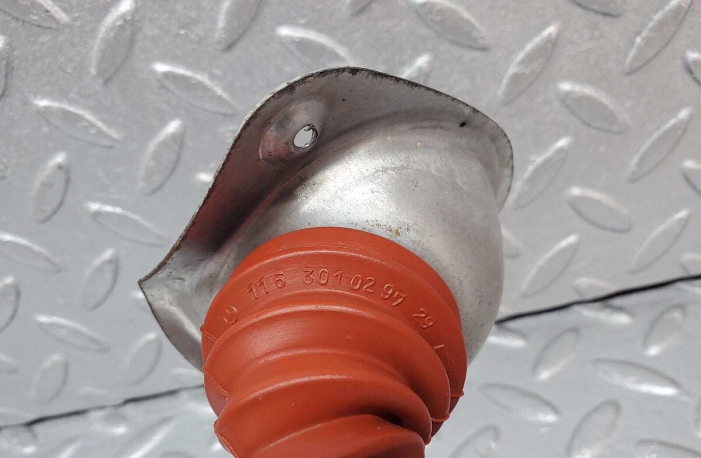45573 Mercedes-Benz W126 420SE Throttle Linkage Rubber Cover 1163010297