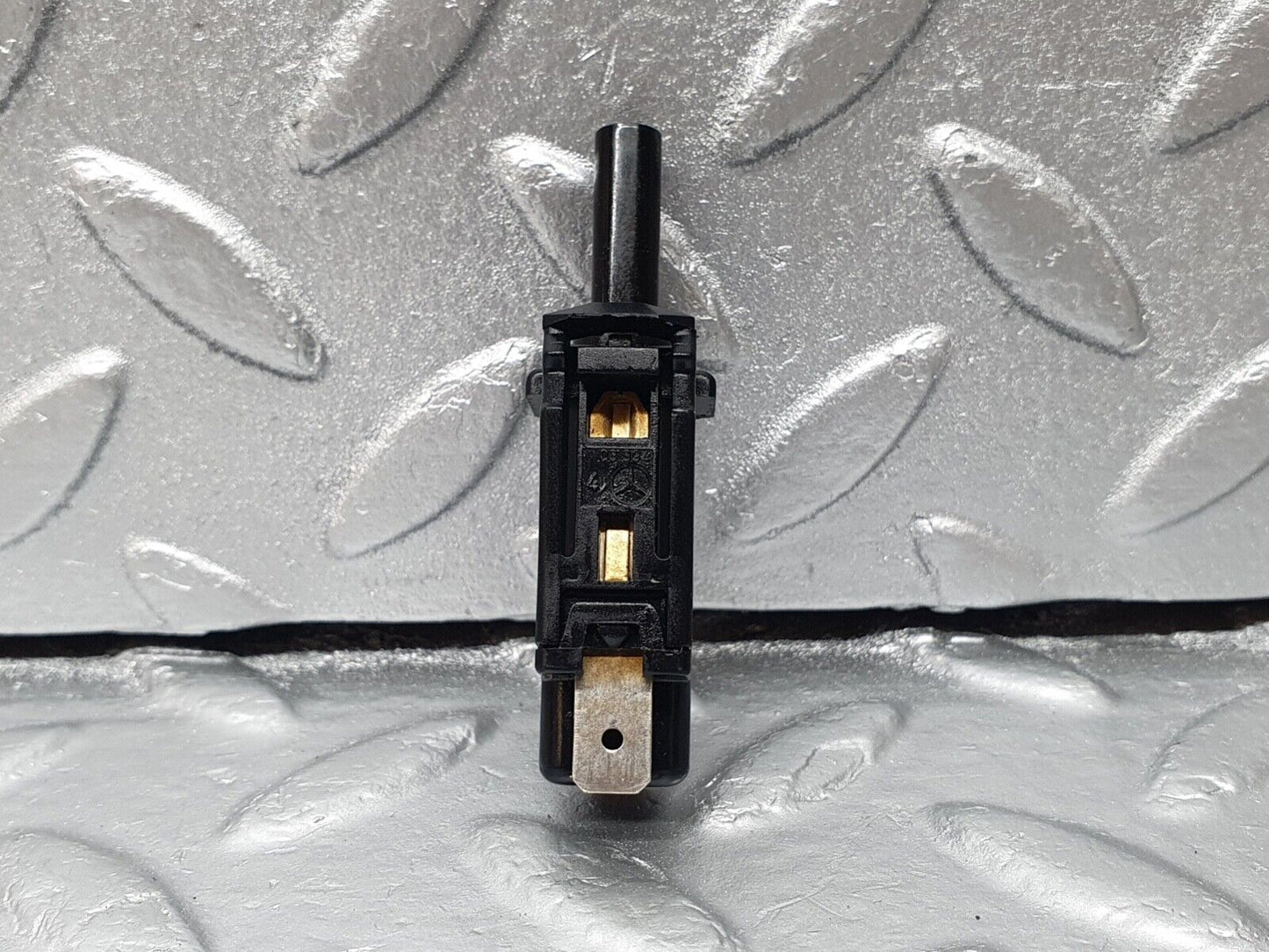 42991 Mercedes-Benz W201 190 Door Contact Switch 0015458714
