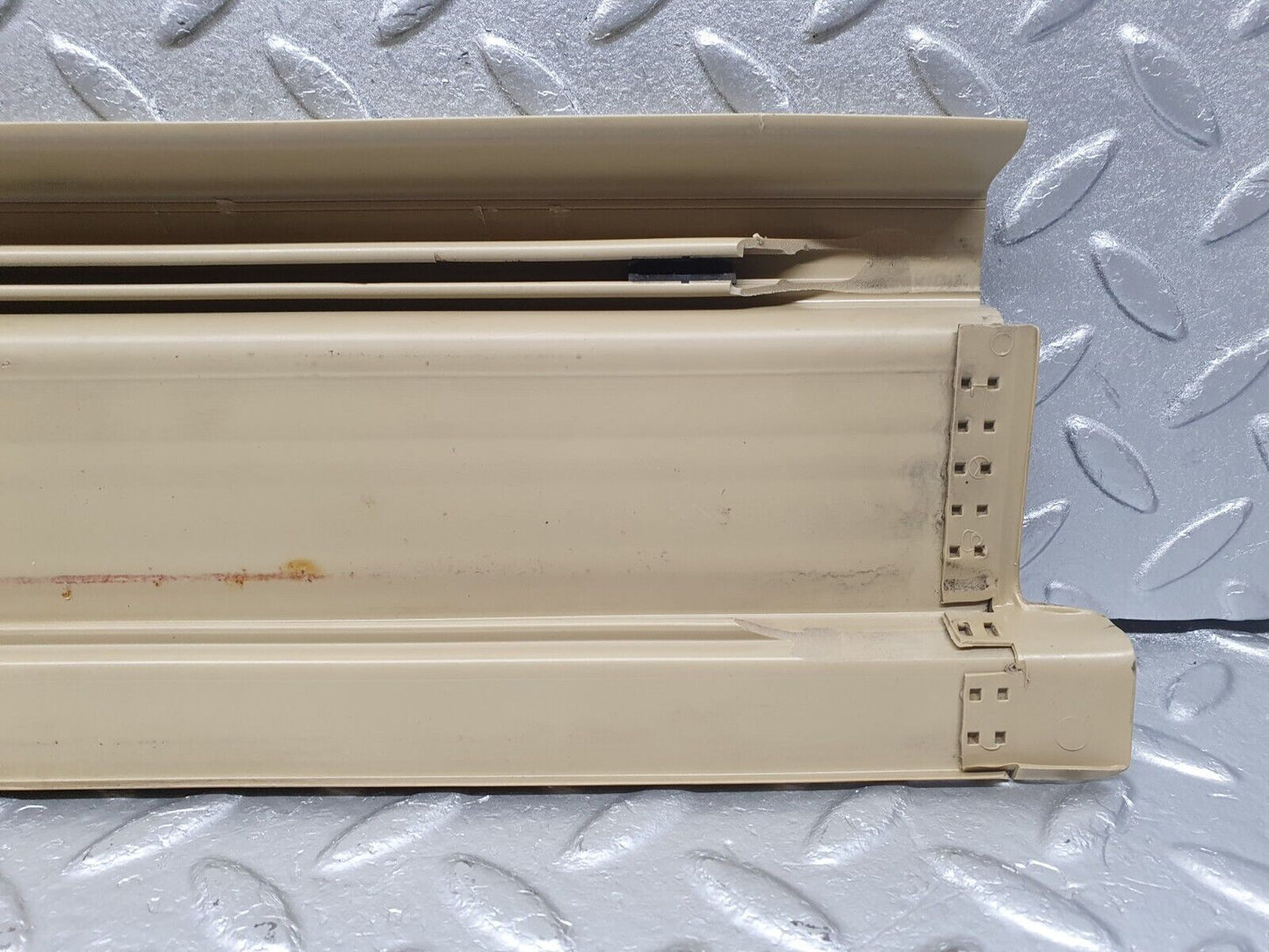 40909 Mercedes-Benz W126 300SE Rear Left Door Sill Trim Beige