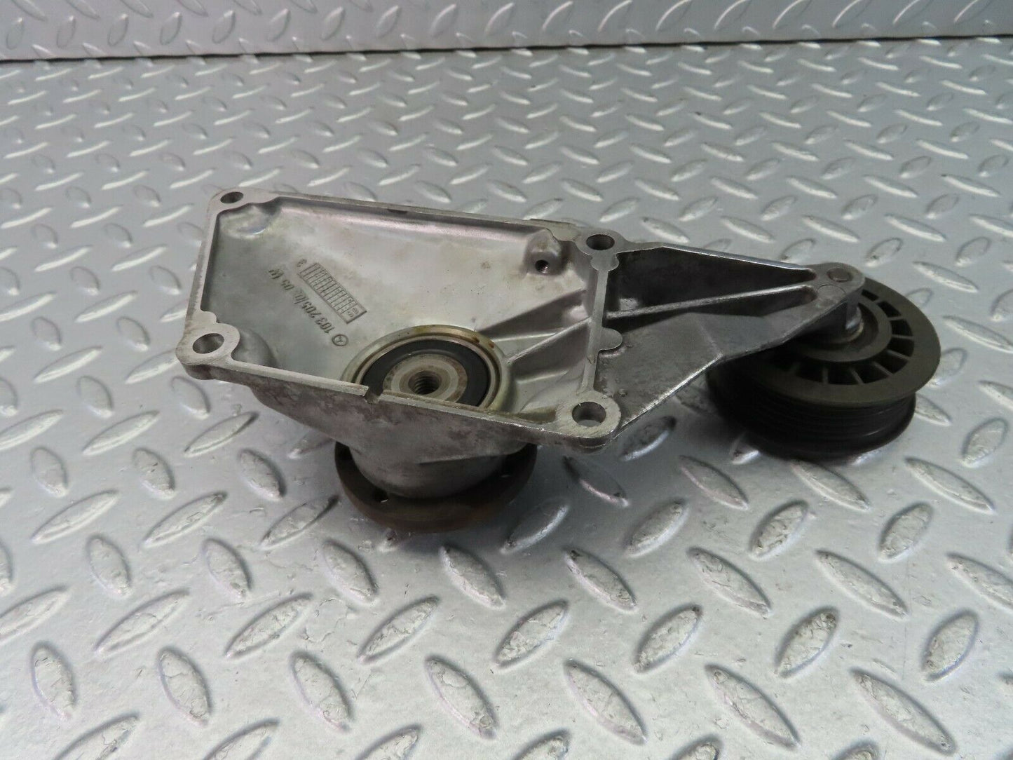 9421 Mercedes-Benz C124 300CE Viscose Fan Clutch Bearing Bracket 1032050805
