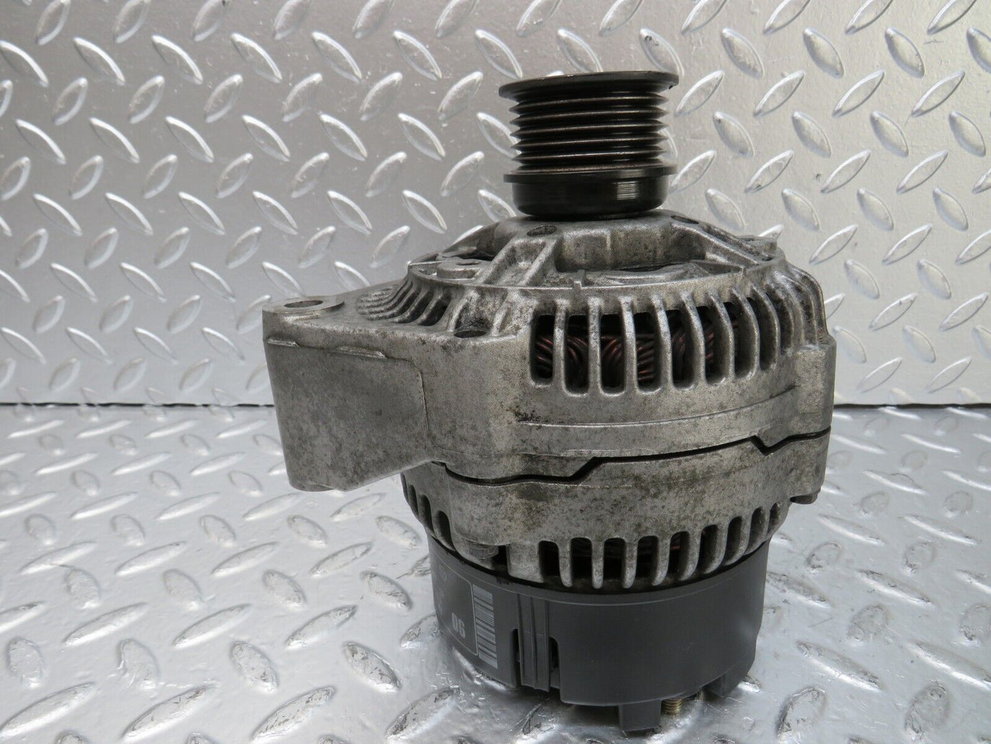 25765 Mercedes-Benz W124 280E Generator Alternator Bosch 0123335002 0091540202