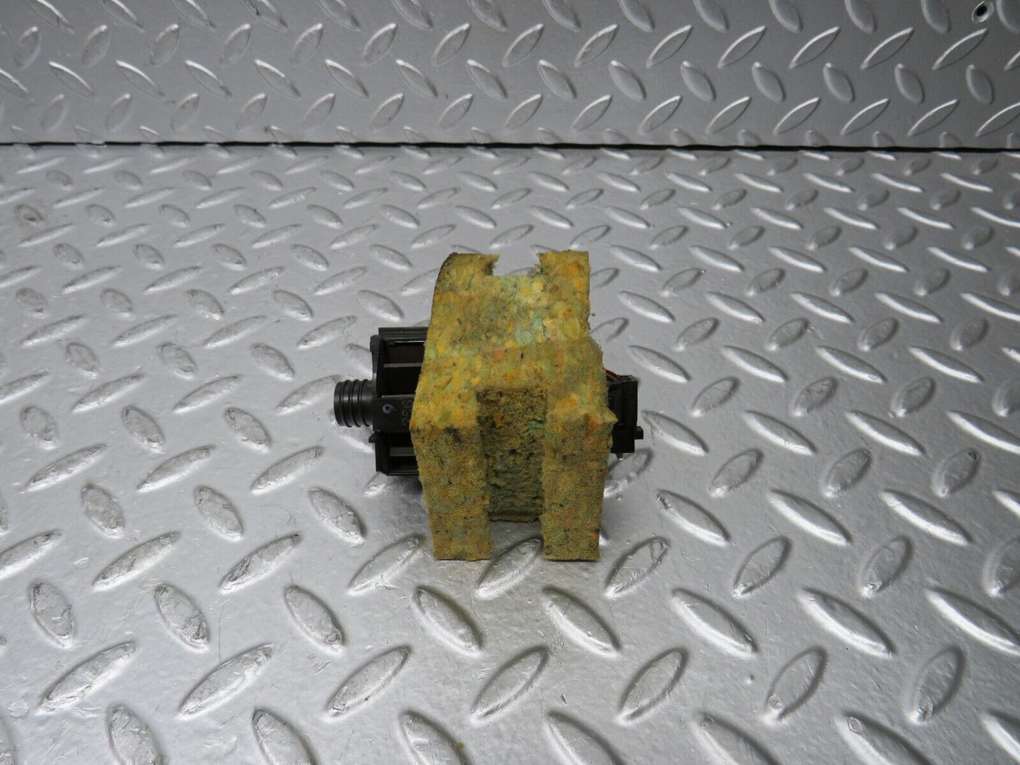 30300 Mercedes-Benz W124 230E Temperature Sensor 0008301908 0130002802