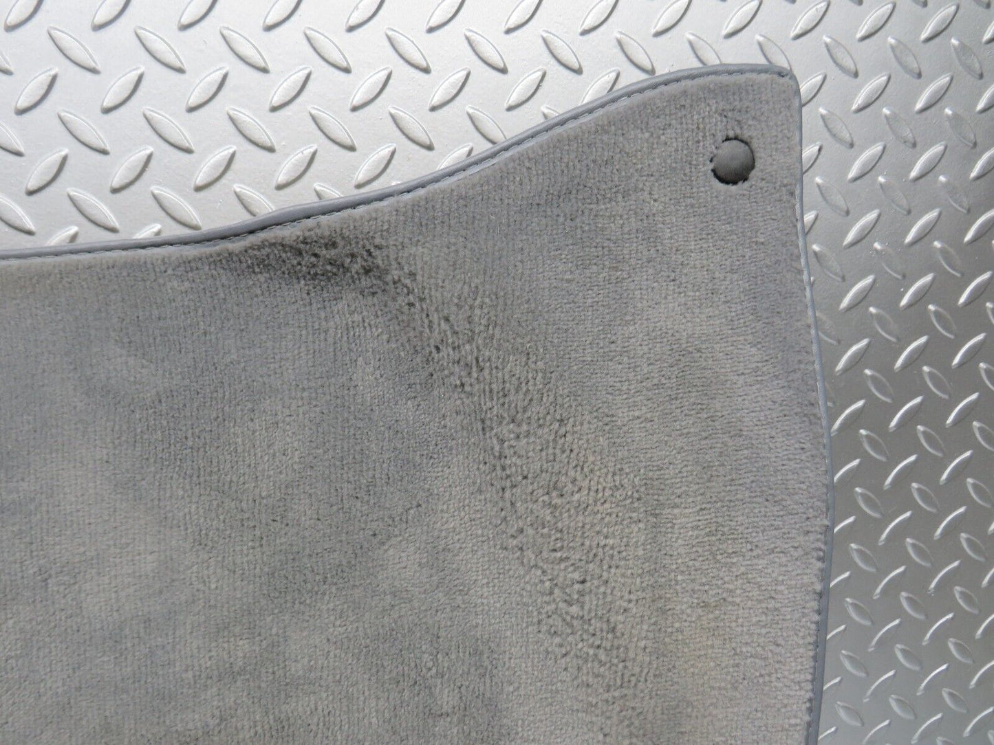 30315 Mercedes-Benz W124 230E Front Left Floor Carpet Grey