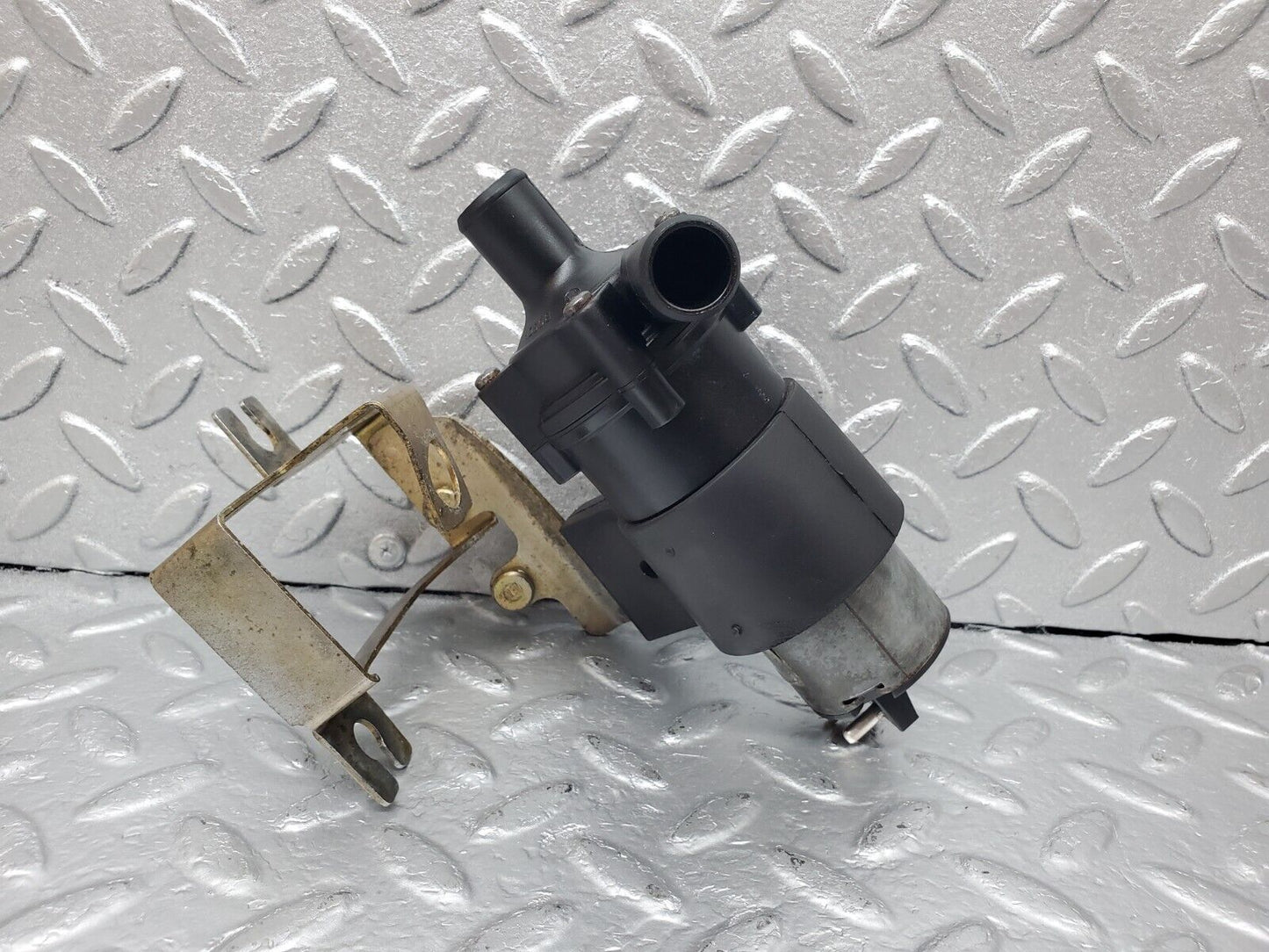 45091 Mercedes-Benz R129 300SL Coupe Heating Water Pump Bosch 0392020026