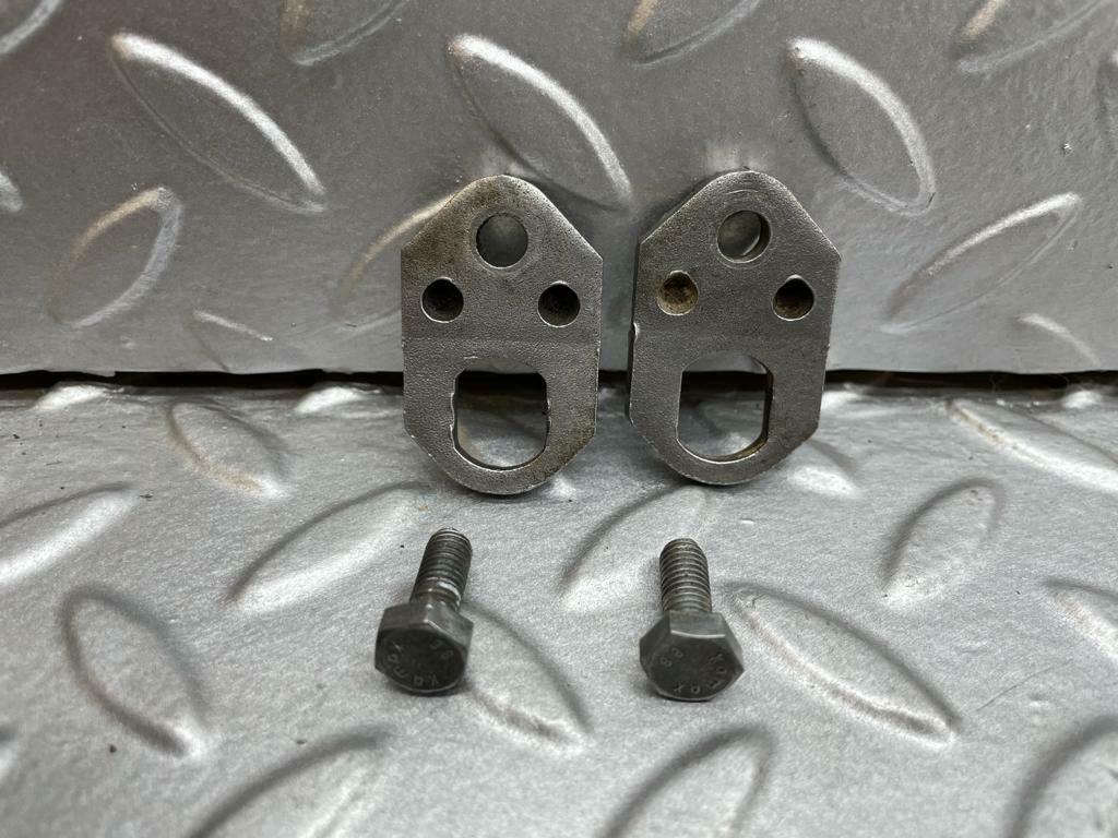 17819 Mercedes-Benz W116 350SE Fuel Injector Bracket
