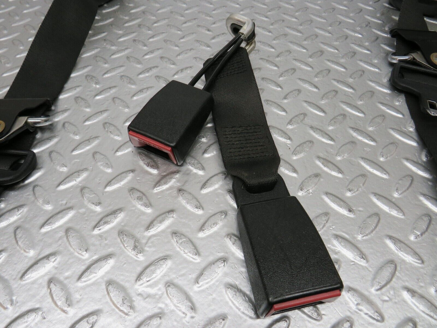 25174 Mercedes-Benz W201 190D Rear Seat Belt Set 1268601886