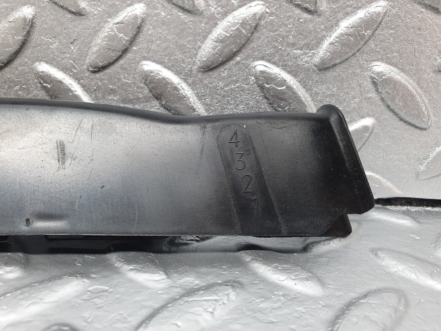42940 Mercedes-Benz W201 190 Ignition Wire Cover 1021591940