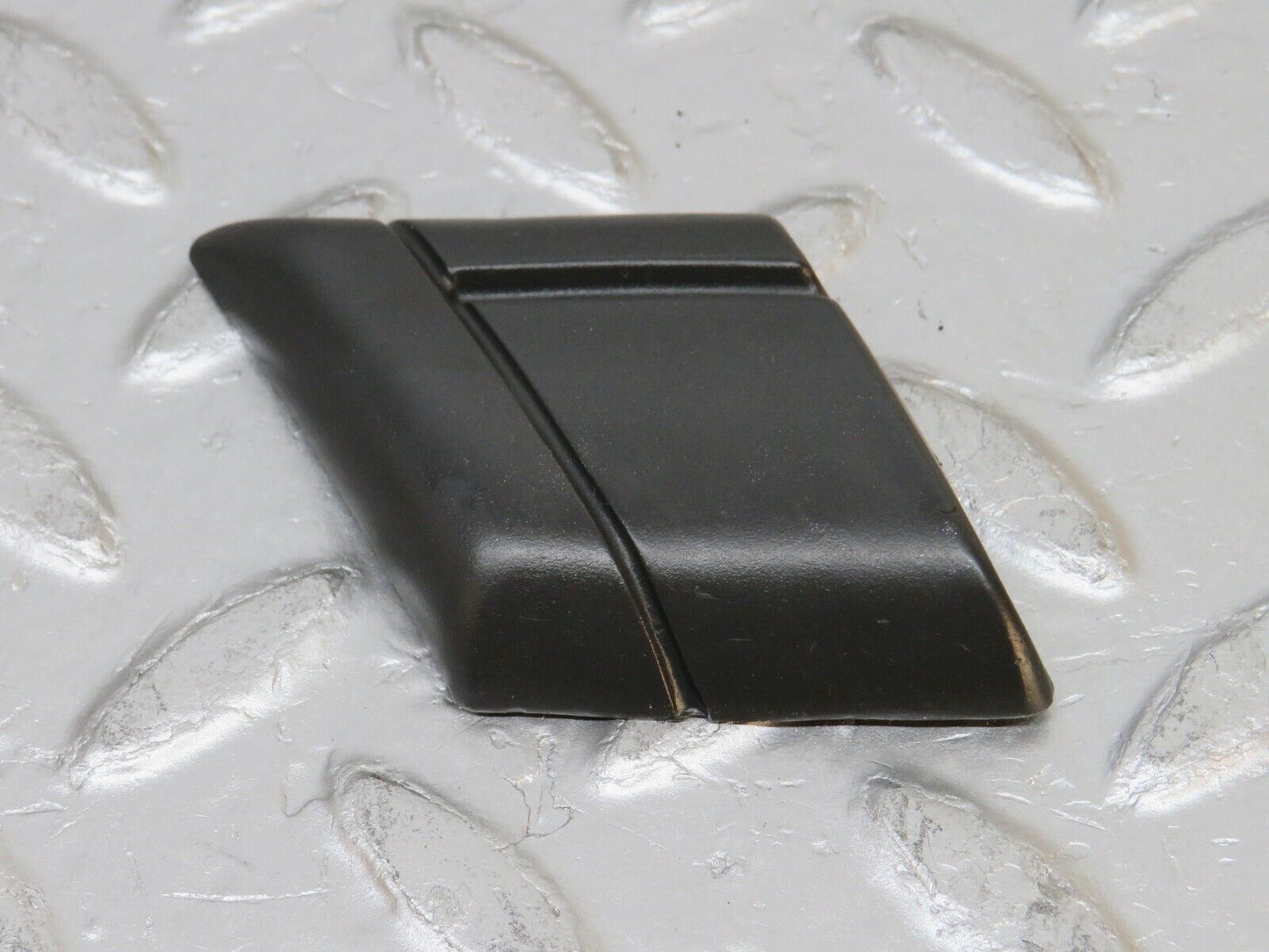 32412 Mercedes-Benz S124 300TE Wagon Rear Right Fender Wing Centre Moulding Trim