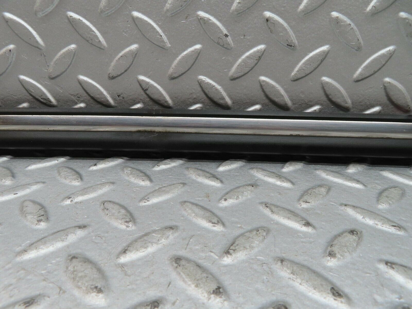 17893 Mercedes-Benz W116 450SEL Rear Right Door Centre Chrome Trim
