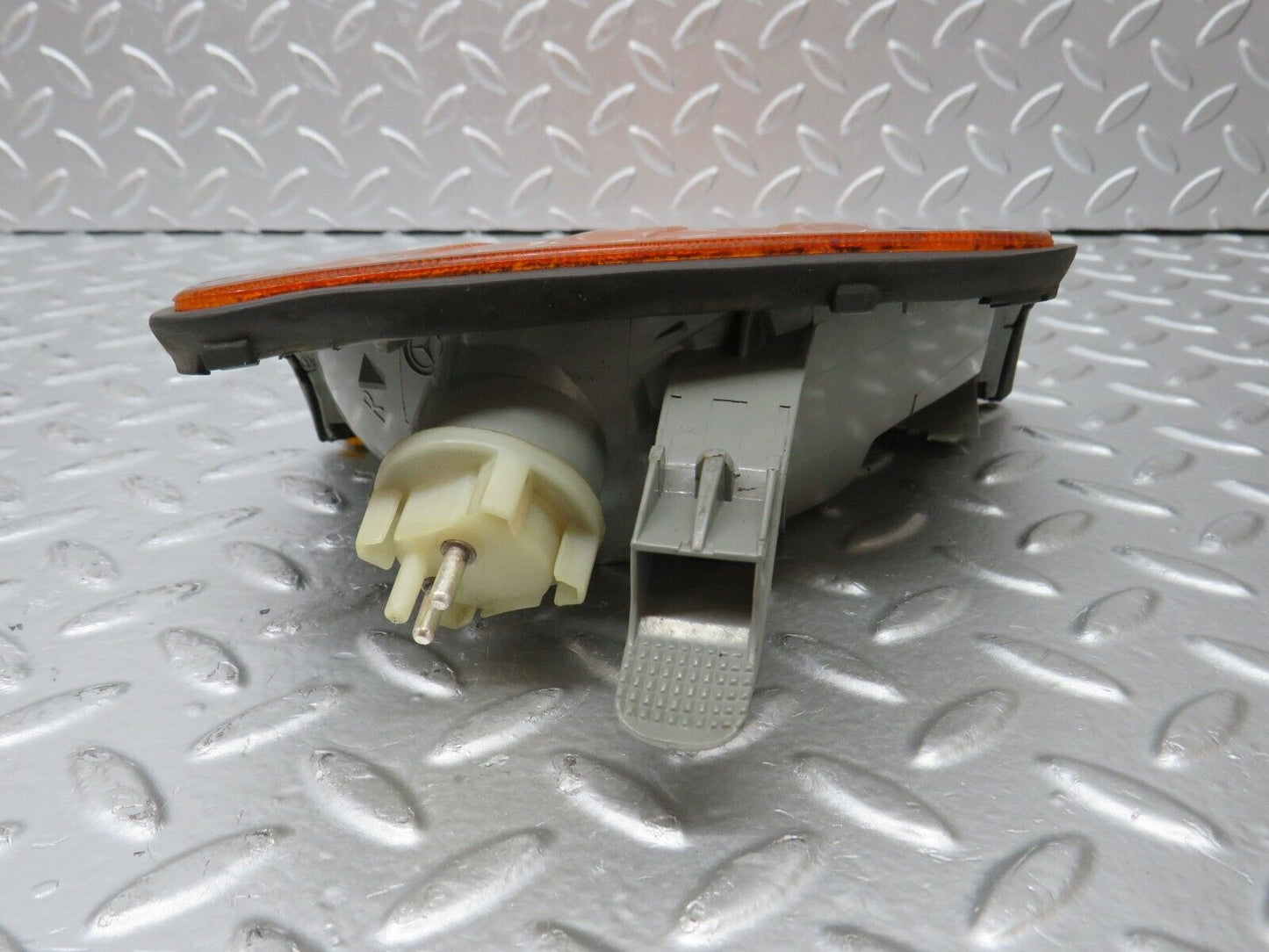 31273 Mercedes-Benz S124 220TE Wagon Front Right Indicator Light Bosch 42700R6