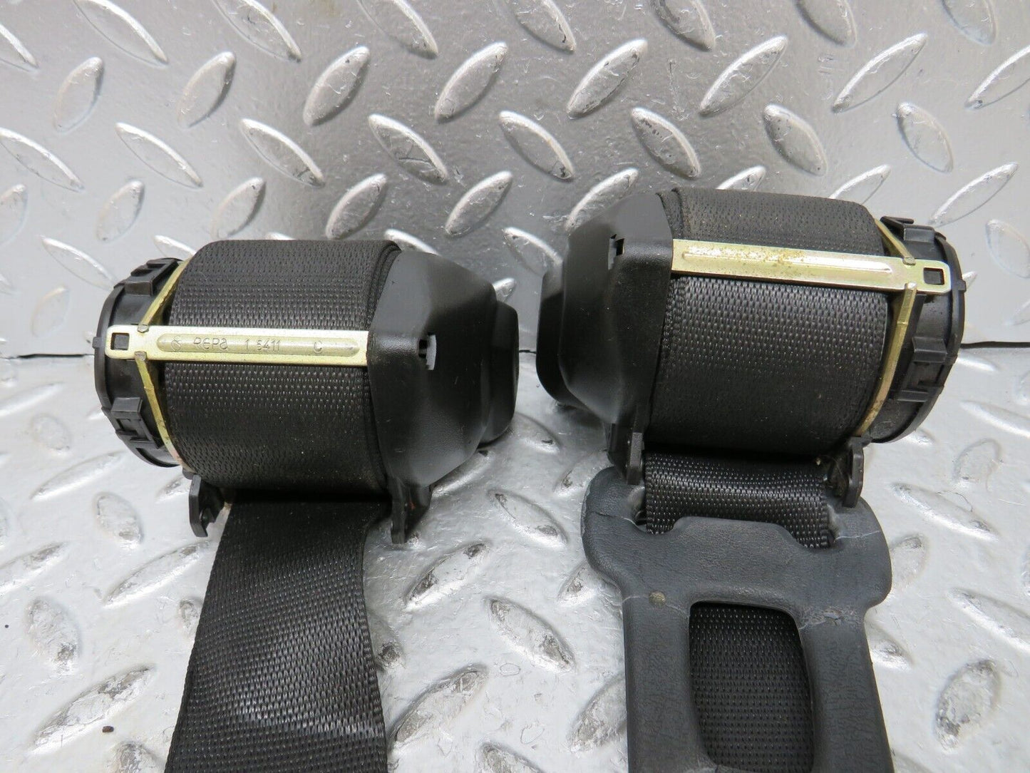 27821 Mercedes-Benz S124 300TE Third Row Seat Belt Set With Buckles