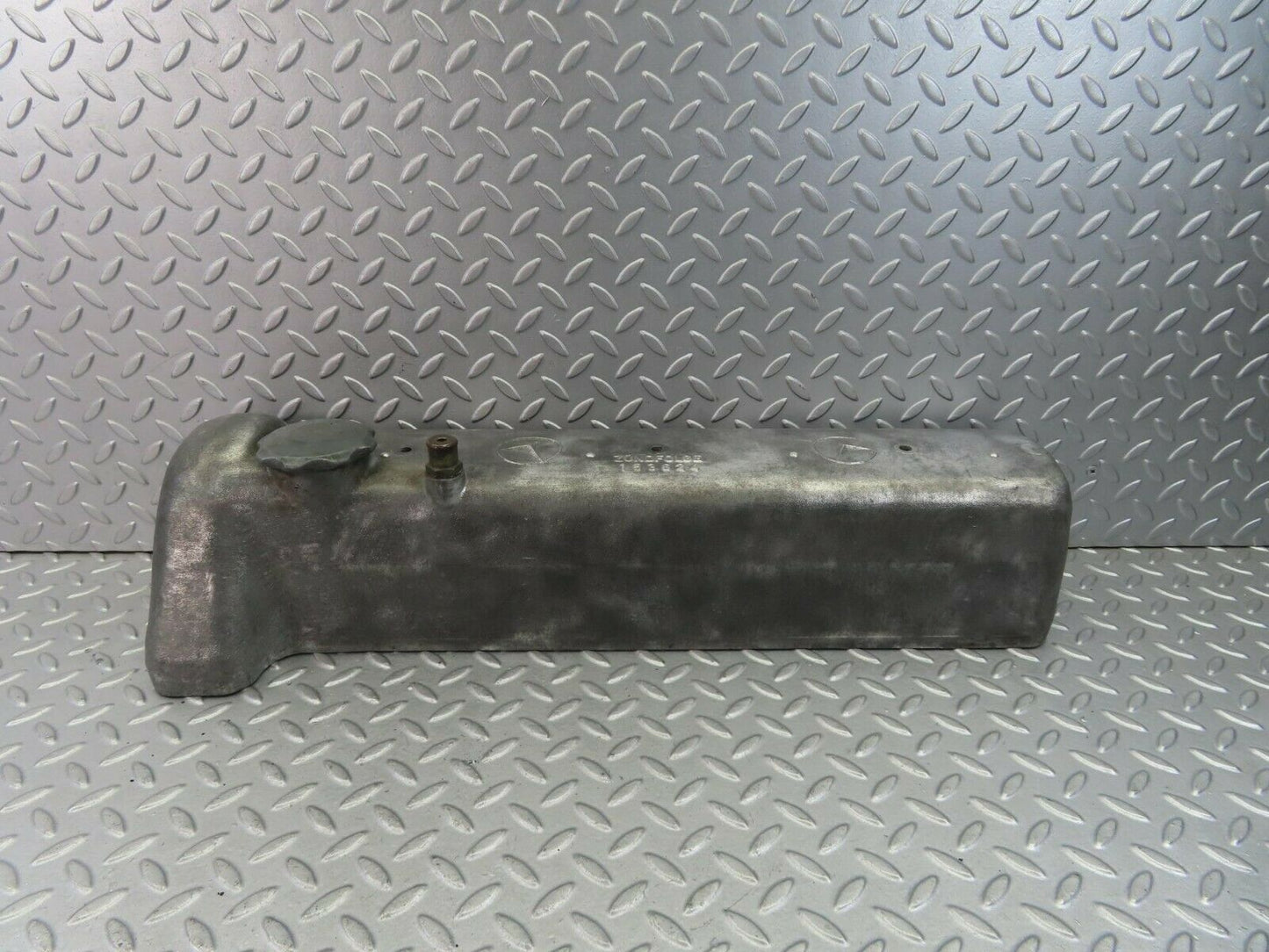 8553 Mercedes-Benz W111 Cylinder Head Valve Cover 1800161505
