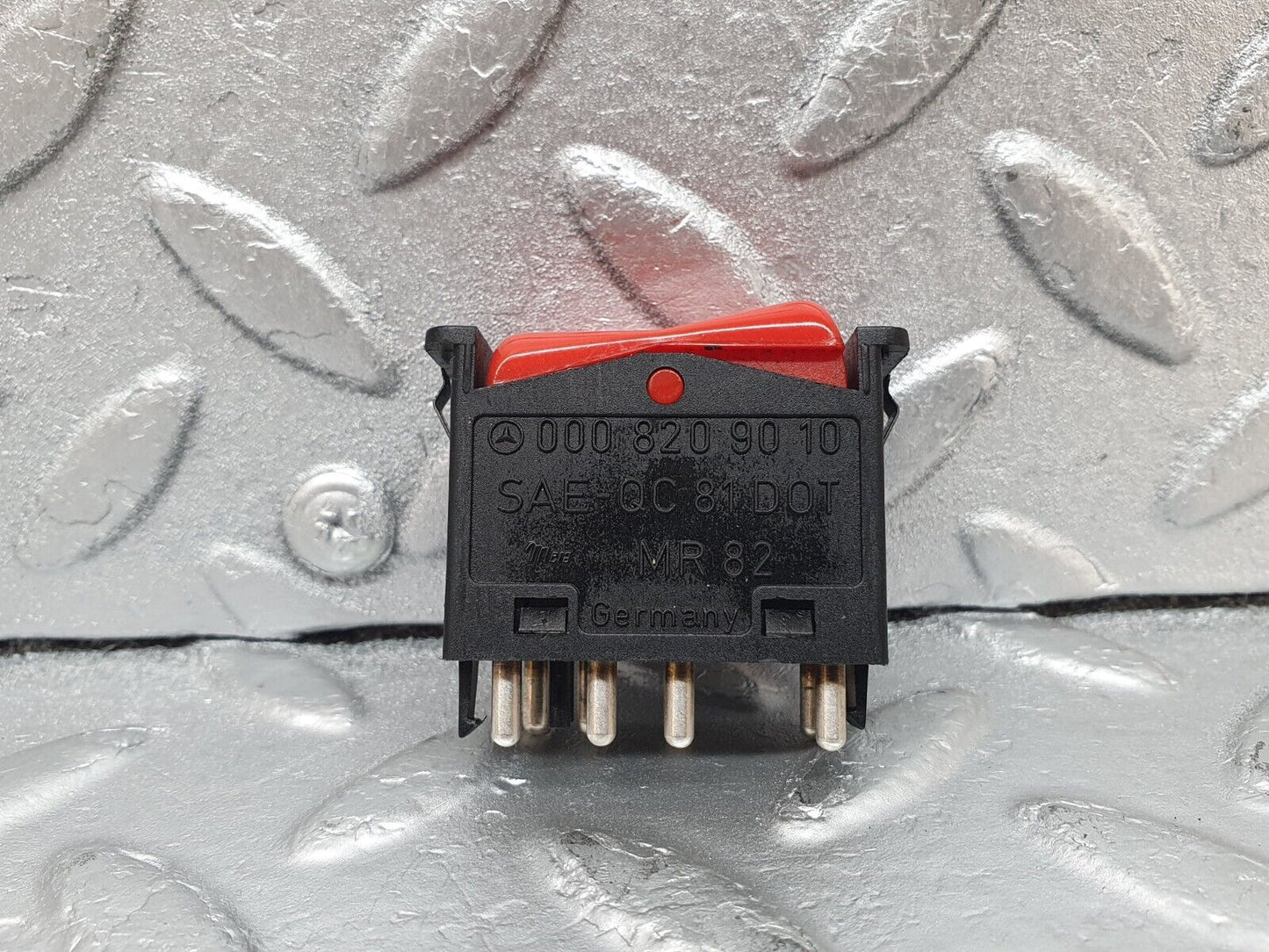 44112 Mercedes-Benz C123 230CE Coupe Hazard Warning Light Switch 0008209010
