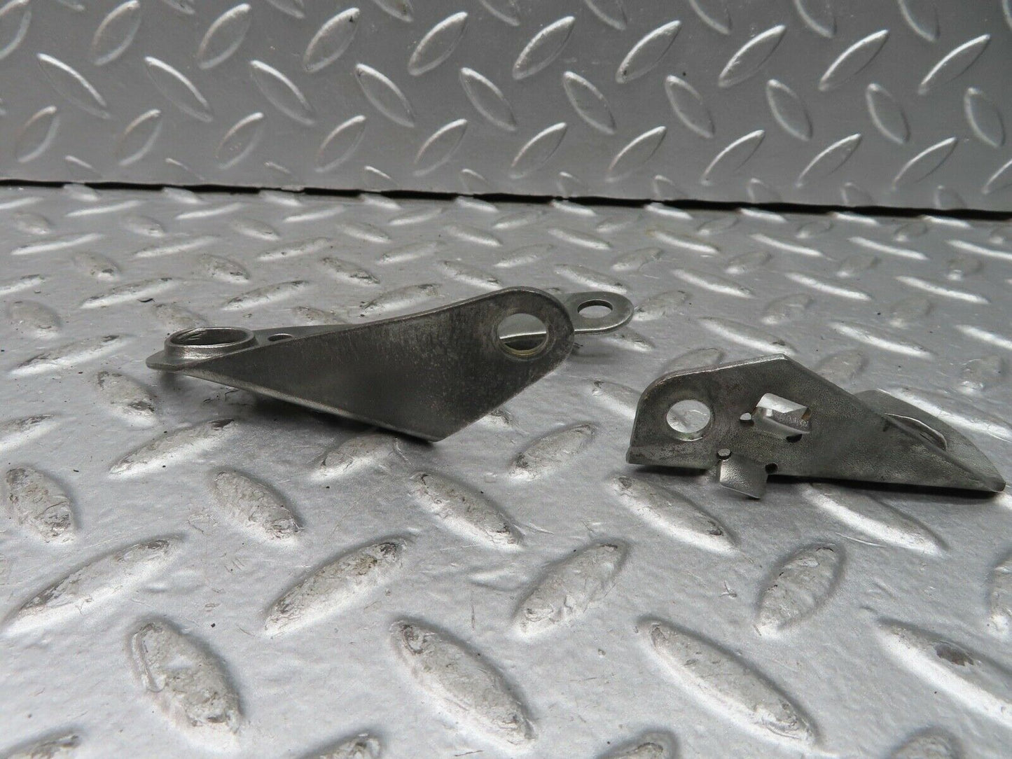 21342 Mercedes-Benz W123 230E Engine Lifting Eyes Hooks