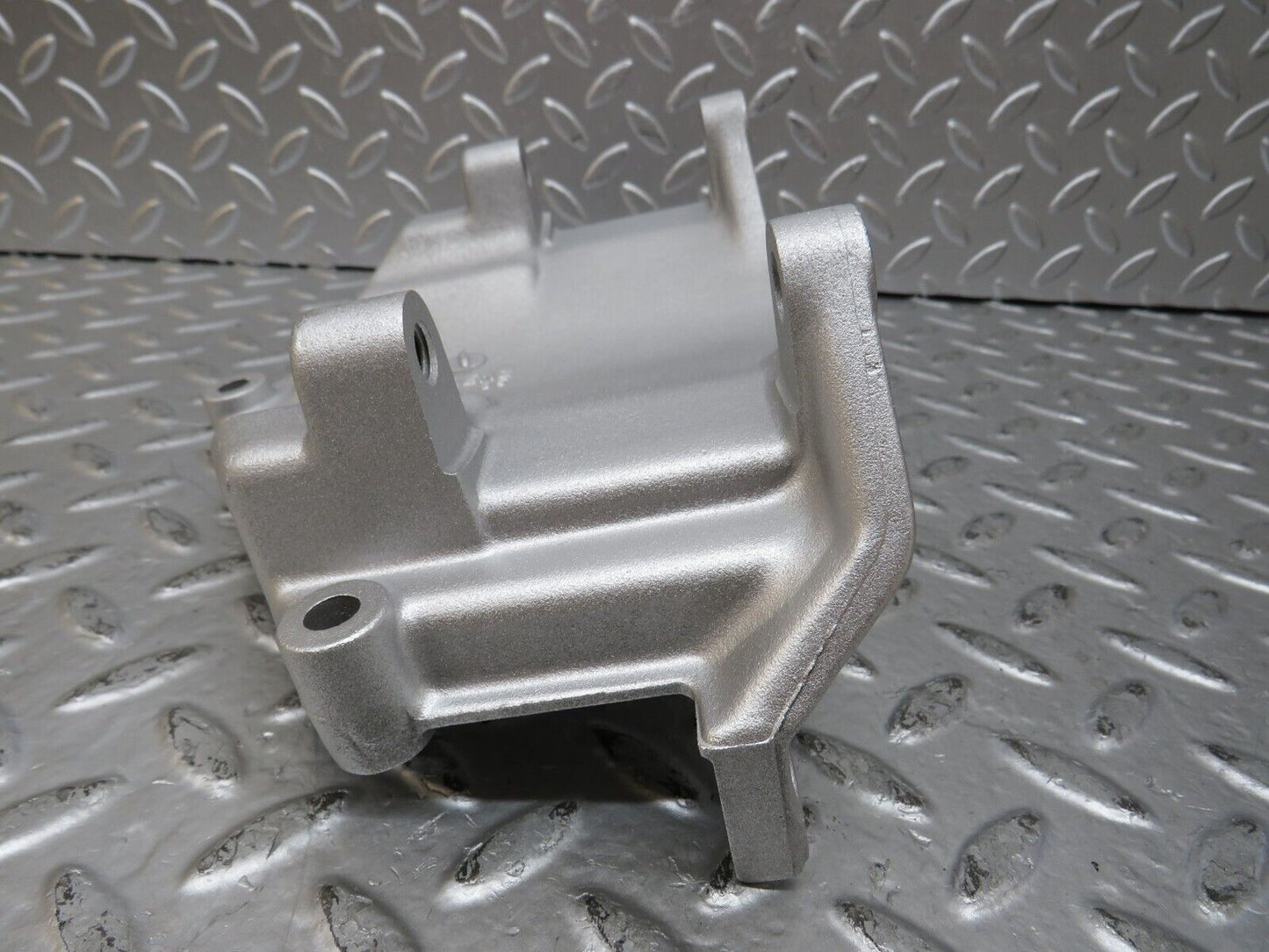 26680 Mercedes-Benz C124 220CE Coupe AC Compressor Support Bracket 1111550135