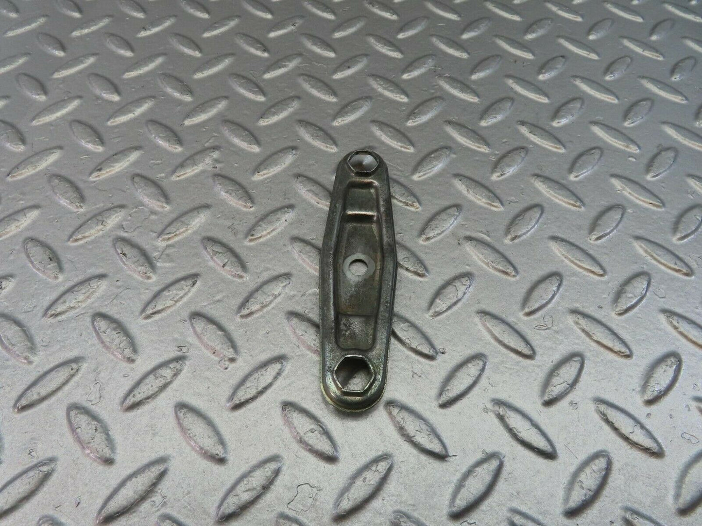10550 Mercedes-Benz W201 190E Fuel Injector Nozzle Clamp Bracket