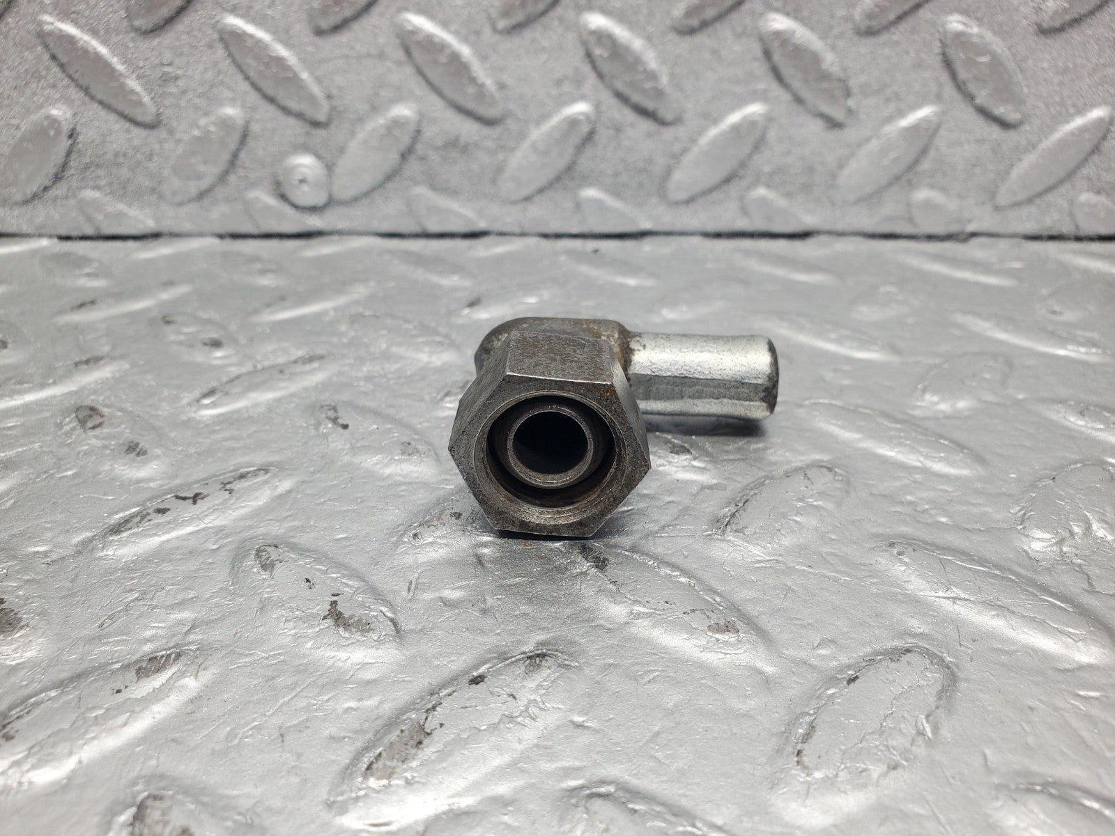 W112 cylinder head water hose pipe connector used OEM