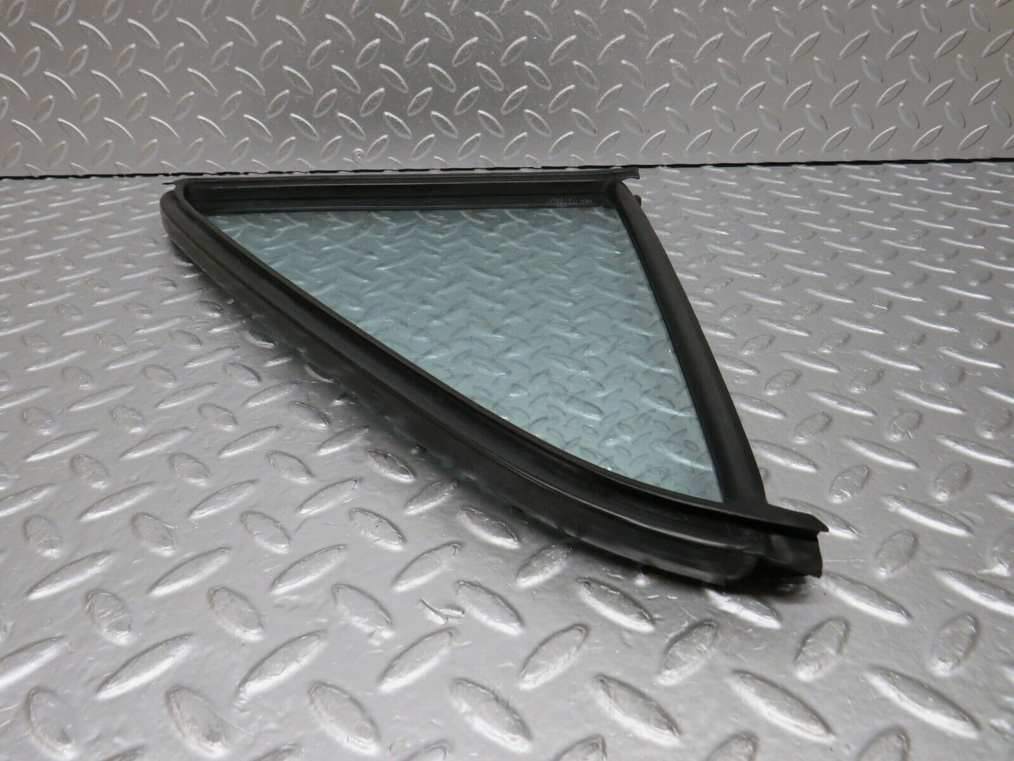 0627 Mercedes-Benz W123 230E Left Rear Door Quarter Glass 1237350124