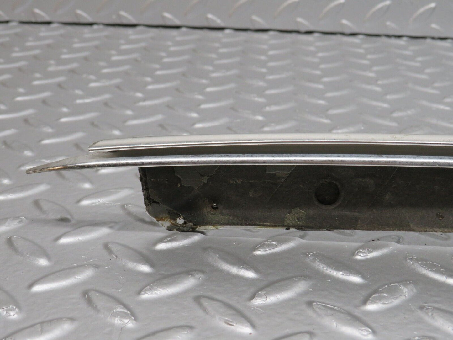 40197 Mercedes-Benz R107 Hardtop Side Window Chrome Moulding Trim Right