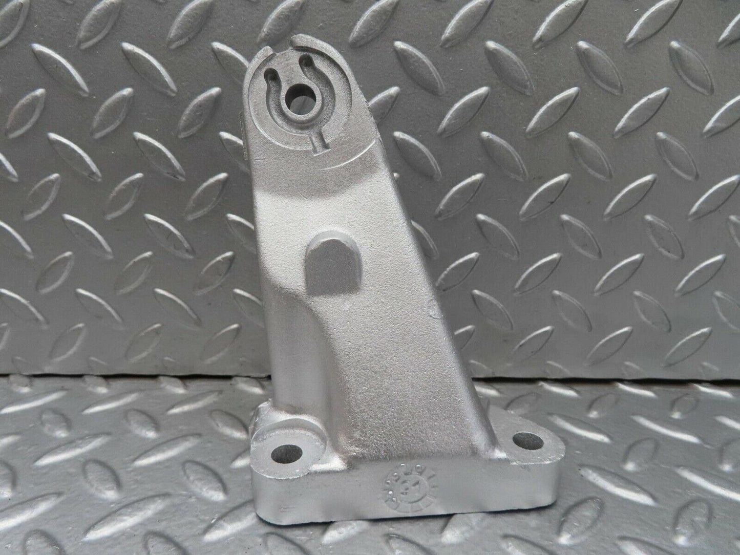 14762 Mercedes-Benz W201 190E Engine Mount Bracket Right Side 1022236204