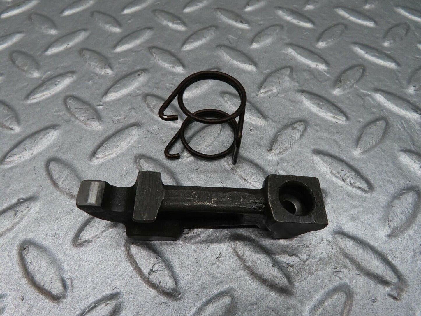 12866 Mercedes-Benz W111 220SE Valve Rocker Arm With Retaining Spring